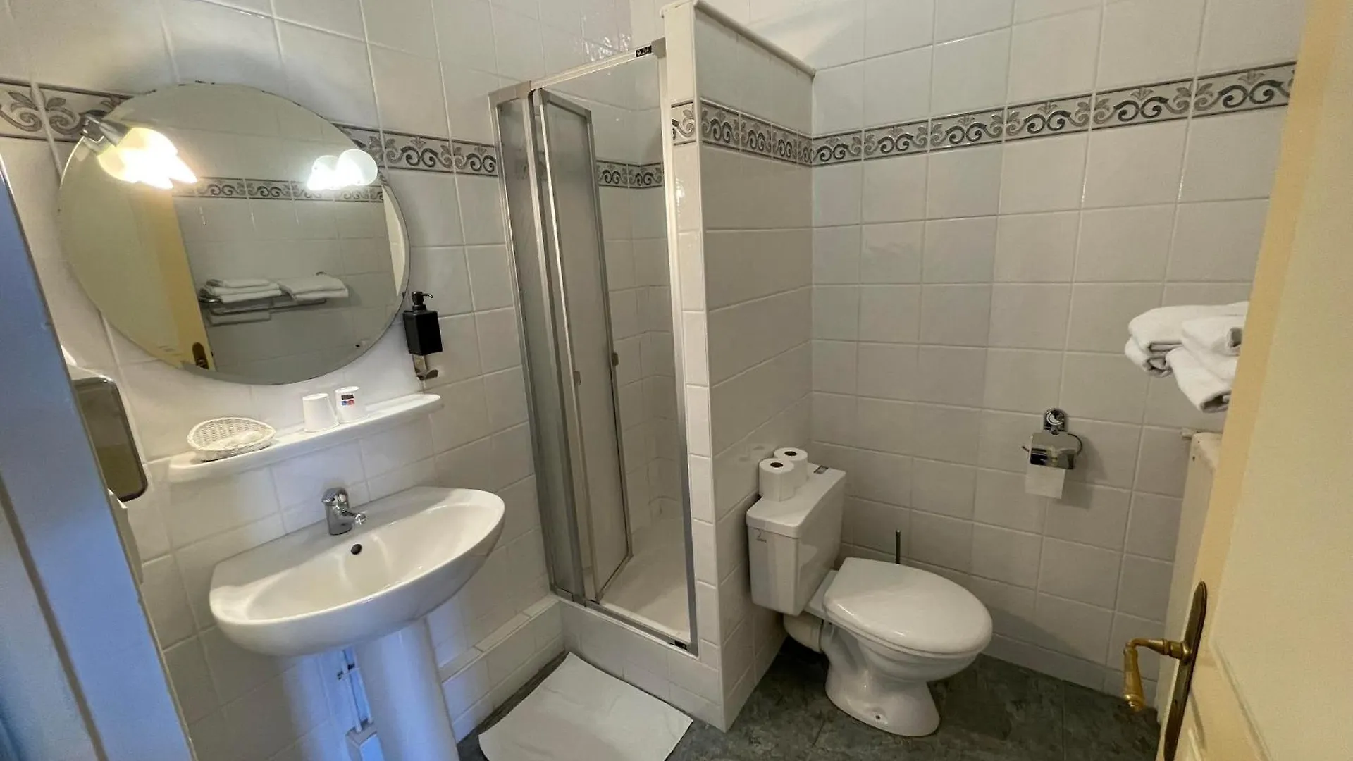 *** Bed & Breakfast Le Relais De La Rance - Chambres D'Hotes Quedillac France